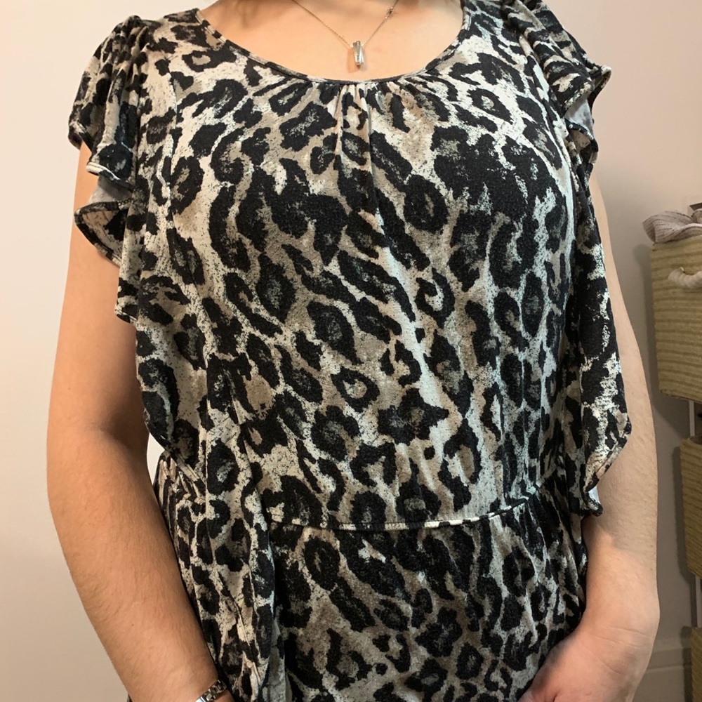 ⭐️2 /$12 ⭐️Ruffle Cheetah Print Blouse - Picture 3 of 4